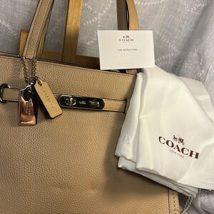 Coach Swagger large leather tote shoulder bag